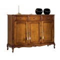 Luxusní dřevěný třídveřový příborník v klasickém stylu s vyřezávaným dekorem v ořechově hnědé barvě