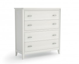 Luxusn&iacute; venkovsk&aacute; b&iacute;l&aacute; komoda Genova z masivn&iacute;ho dřeva se čtyřmi z&aacute;suvkami s v&aacute;lcov&yacute;mi kovov&yacute;mi &uacute;chyty a vyřez&aacute;van&yacute;mi nožičkami