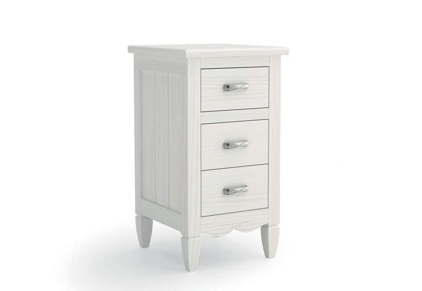 Luxusní moderní masivní noční stolek Amberes v bílé barvě se třemi šuplíky s vyřezávanými nožičkami a ozdobnou lištou s venkovským nádechem