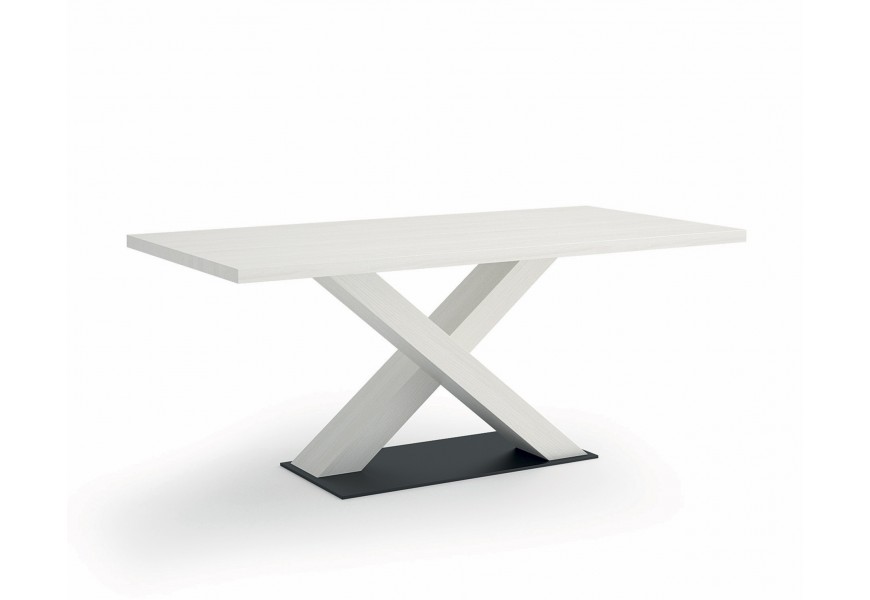 Klasick&yacute; masivn&iacute; j&iacute;deln&iacute; stůl Lyon s zkř&iacute;žen&yacute;ma nohama do x 200cm