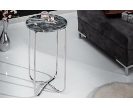 Elegantní designový příruční stolek Noble kruhového tvaru z mramoru s kovovou konstrukcí