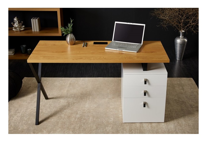 Designový masivní psací stůl Westford v industriálním stylu v dubovém odstínu se třemi bílými šuplíky a kovovou konstrukcí