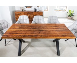 Masivní jídelní stůl Fair Haven s hnědou povrchovou deskou z mangového dřeva as černýma zkříženýma nohama 200cm