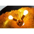 Modern&iacute; z&aacute;věsn&aacute; lampa Elodie s kovov&yacute;m půlkruhov&yacute;m st&iacute;n&iacute;tkem v černo-zlat&eacute; barvě 76cm