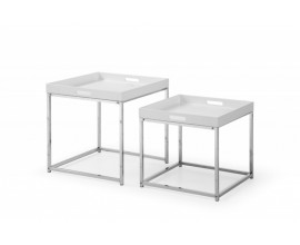 Moderní set dvou příručních stolků Elements se stříbrnou kovovou konstrukcí a s odnímatelným podnosem