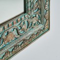 Orientální úzké nástěnné zrcadlo Perez obdélníkového tvaru s rámem z masivu zelené barvy s ornamentálním vyřezáváním 121cm