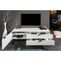 Designový TV stolek Marsh v bílé matné barvě s úložným prostorem a černou kovovou podstavou