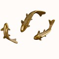 Orientální set kovových nástěnných dekorací Amur zlaté barvy ve tvaru ryby Koi 28cm