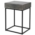 Designový moderní příruční stolek Shagreen šedé barvy s černou kovovou konstrukcí