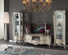Luxusní bílá rustikální obývací sestava z masivu Pasiones s ručně vyřezávanými detaily a intarzií