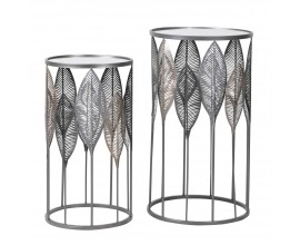 Designový set dvou stříbrných kruhových kovových příručních stolků Satordi se skleněnou deskou v art deco stylu