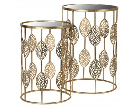 Elegantní set dvou příručních stolků Satordi s kulatou kovovou konstrukcí ve zlaté barvě s motivem listů