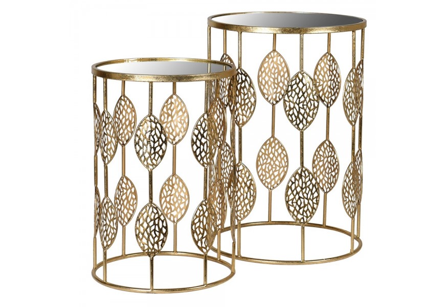 Elegantní set dvou příručních stolků Satordi s kulatou kovovou konstrukcí ve zlaté barvě s motivem listů