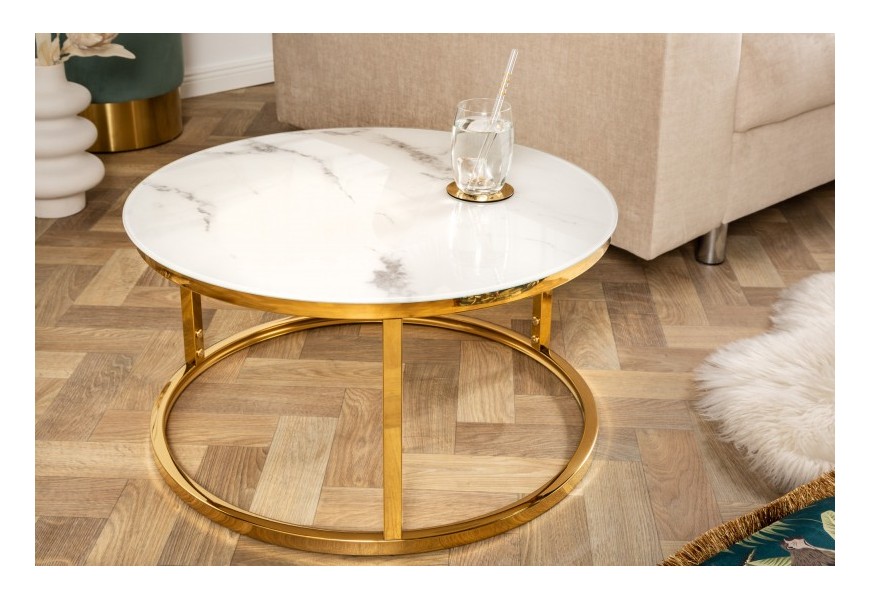 Art-deco bílý mramorový příruční stolek Gold Marbleux v kulatém tvaru s konstrukcí ve zlaté barvě