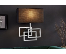 Art-deco designová nástěnná lampa Astrie ve stříbrném provedení s černým stínítkem 44cm