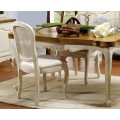 Provence masivní bílá jídelní židle Preciosa s látkovou sedací částí a opěradlem z ratanu s mahagonovým tělem 99cm