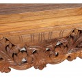 Designový ručně vyřezávaný konzolový stolek Talia v koloniálním stylu s orientálními ornamenty a lesklým nátěrem