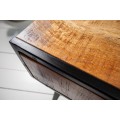 Industriální příruční stolek Clermont z masivního mangového dřeva s černými kovovými nohami 45cm