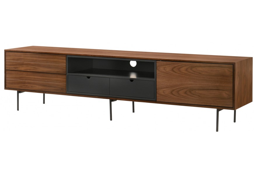 Moderní TV stolek Nordica Nogal v severském stylu z ořechově hnědého dřeva s černými kovovými nožičkami a úložným prostorem