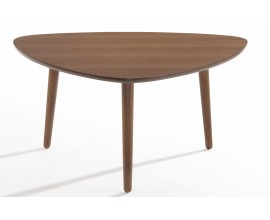Skandinávský designový konferenční stolek Nordica Nogal v trojúhelníkovém tvaru z dřeva ořechově hnědé barvy 85cm