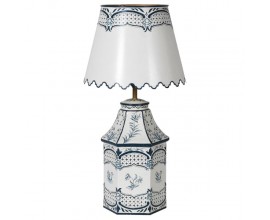 Vintage noční lampa Severine Floral z kovu bílé barvy s jemným ornamentálním zdobením 70cm