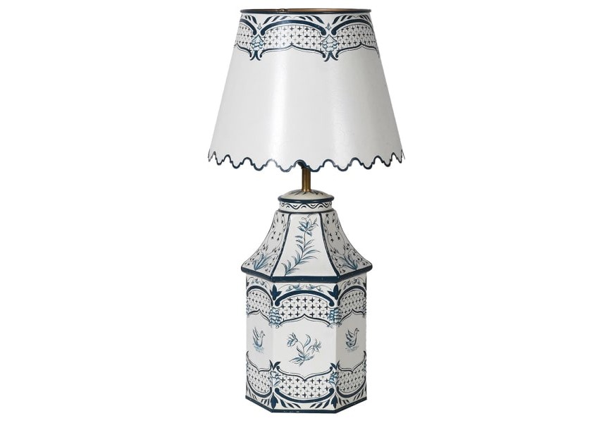 Vintage noční lampa Severine Floral z kovu bílé barvy s jemným ornamentálním zdobením 70cm