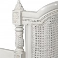 Bílá provence masivní manželská postel Nobles v luxusním provedení king size rozměrů z mahagonového dřeva s ratanovým výpletem