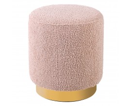 Designová buklé taburetka Blush v čalounění pudrově růžové barvy se zlato zbarvenou kovovou podstavou