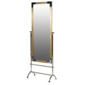 Designové stojící zrcadlo Okawa se stříbrnou chromovou konstrukcí se zlatými prvky v industriálním stylu