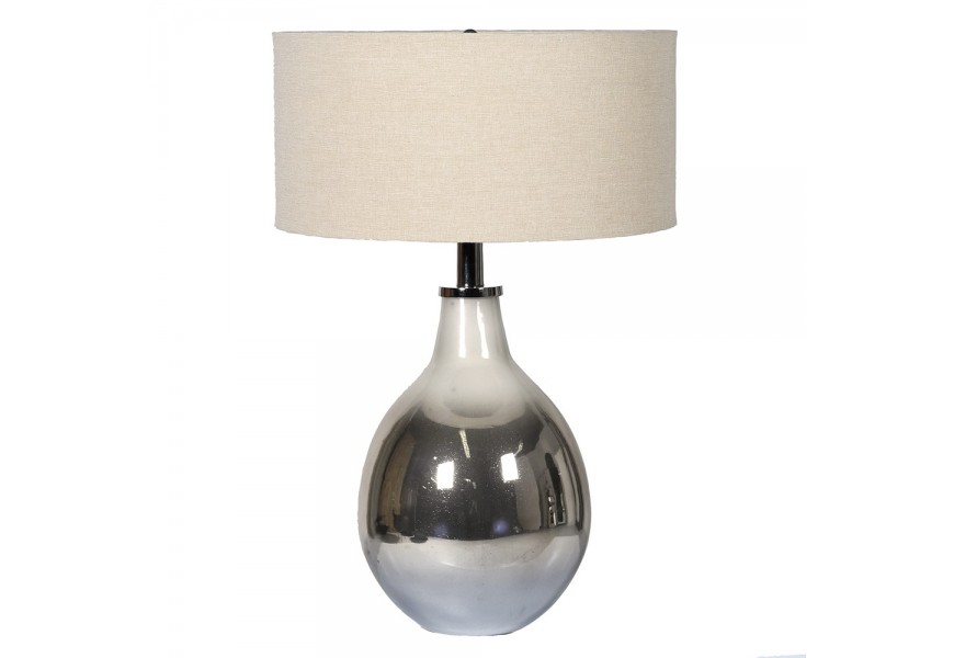 Designová art deco stolní lampa Ulta se skleněným lesklým stříbrným podstavcem s efektem perleťového odrazu a lněným krémovým stínítkem