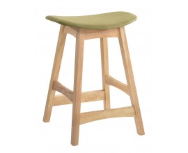 Moderní barová židle Nordica Clara z dřevěného masivu světle hnědé barvy polstrováním zelené barvy
