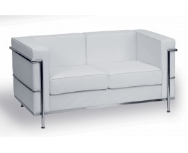 Moderní kožená sedačka Vidar v bílém čalounění se stříbrnou kovovou konstrukcí dvoumístná 145cm