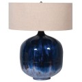 Stylová art deco stolní lampa Laguna s keramickou podstavou safírově modré barvy s béžovým textilním stínítkem