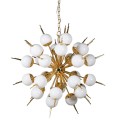 Luxusní art-deco lustr Starlight se zlatou kovovou konstrukcí a bílými kulatými žárovkami ze skla