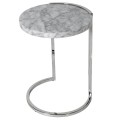 Chromový kulatý příruční stolek Mabel s kovovou konstrukcí a mramorovou povrchovou deskou