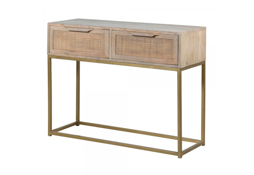 Koloniální konzolový stolek Recto z bledě hnědého masivního dřeva s ratanově vyplétanými zásuvkami a zlato zbarvenou kovovou podstavou