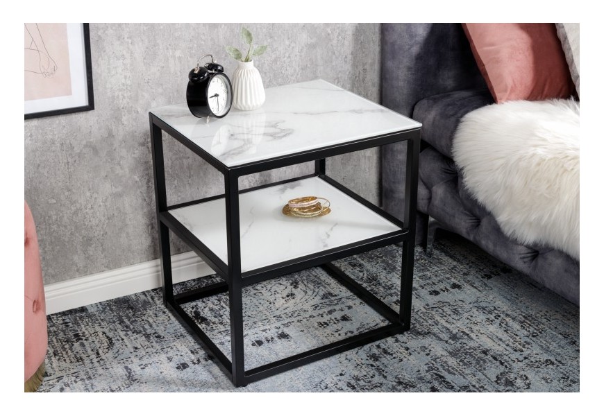 Moderní noční stolek Industria Marbleux v industriálním bílém mramorovém provedení s černou konstrukcí z kovu