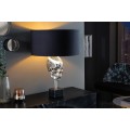 Designová stříbrná stolní lampa Uma v art deco stylu s konstrukcí ve tvaru lebky as černým kruhovým stínítkem