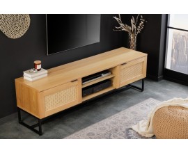 Moderní TV stolek Vierata z dubového dřeva a ratanu světle hnědé barvě s dvířky a černými nožičkami 160cm