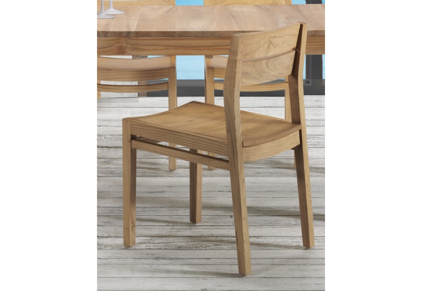 Moderní bleděhnědá jídelní židle Fjordar z masivního dřeva s tvarovanou zádovou opěrkou