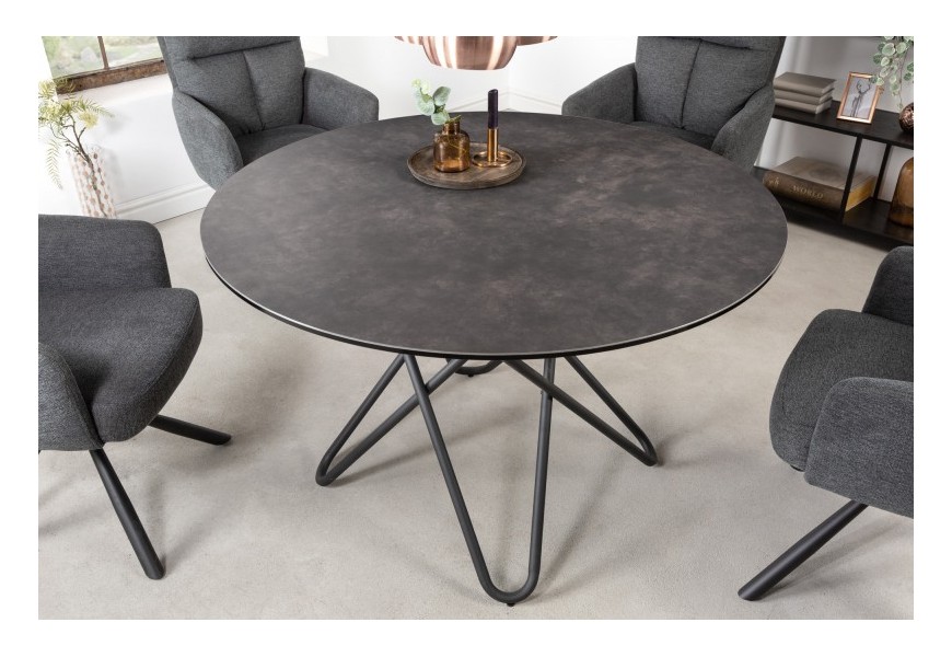 Designový kulatý jídelní stůl Sabine v industriálním stylu s keramickou antracitovou deskou a černou konstrukcí