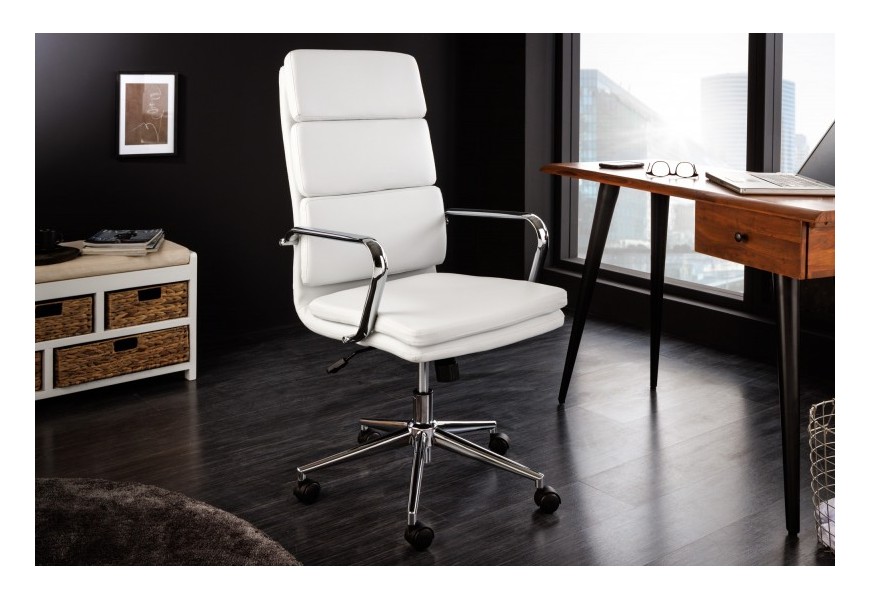 Elegantní polohovatelná kancelářská židle Armstrong s bílým koženým čalouněním a chromovou konstrukcí na kolečkách