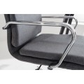 Moderní kancelářská židle Armstrong s šedým textilním čalouněním a chromovou konstrukcí na kolečkách 106-113cm