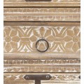 Orientální masivní skříň Keralia se zásuvkami a dvířky světle hnědé barvy s ručním ornamentálním vyřezáváním 192cm