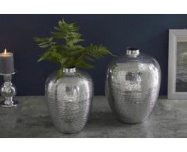 Designový set dvou váz Mumbai v orientálním stylu z kovu stříbrné barvy s kladívkovým vzorem