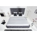 Luxusní chesterfield manželská postel Caledonia s tmavě šedým potahem 180x200cm