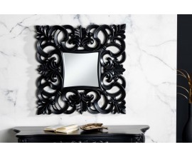 Luxusní nástěnné zrcadlo Muriel v matné černé barvě s ozdobným rámem ze dřeva a polyresinu 75cm