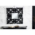 Luxusní černé zrcadlo Muriel s vyřezávaným ozdobným rámem čtvercového tvaru