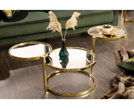 Art deco trojitý příruční stolek Meredith se zlatou kovovou konstrukcí a deskami se zrcadlovým efektem