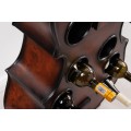 Masivní stylová vinotéka Braley ve tvaru violoncella hnědé barvy s deseti přihrádkami na víno 135cm